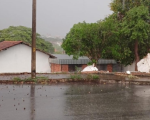 Parte do muro de escola Professor Odilon Santiago caí após chuva