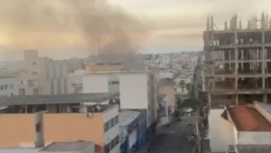 Ind&uacute;stria de roupas pega fogo em Divin&oacute;polis, na manh&atilde; deste s&aacute;bado (30)