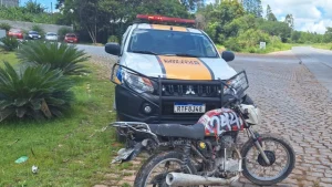 Formiga: Motociclista &eacute; preso por uso de drogas e dirigir sem CNH