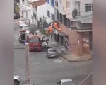 Um homem de 45 anos ficou ferido ap&oacute;s cair de uma altura aproximada de cinco metros, na manh&atilde; desta segunda-feira (11), em Divin&oacute;polis.