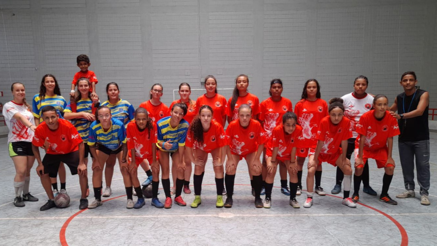 O Instituto Padrinho Russo realiza neste domingo (17/12) a 1&ordf; Copa Instituto de Futsal Feminino no Poliesportivo Jos&eacute; Constantino Sobrinho no bairro Niter&oacute;i.&nbsp; A competi&ccedil;&atilde;o ocorre de 08h at&eacute; 13h.&nbsp;