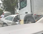 Um acidente grave envolvendo um carro e um caminh&atilde;o foi registrado na tarde desta quinta-feira (21), por volta das 12:10, na MG-050, KM 90, em Ita&uacute;na.
