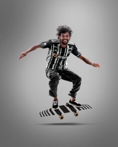 O jogador/skatista do Galo j&aacute; est&aacute; no Brasil.