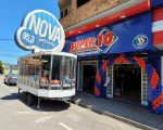 Estúdio móvel da rádio Nova Sertaneja esta ao vivo direto do Supermercado Super 10 no bairro Planalto.