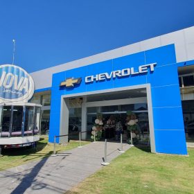 Estúdio móvel da rádio Nova Sertaneja esta ao vivo direto da mega operação Marka Chevrolet
