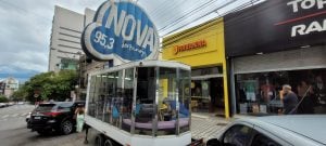 Est&uacute;dio m&oacute;vel da r&aacute;dio Nova Sertaneja esta ao vivo direto da Havanna Cafeteria
