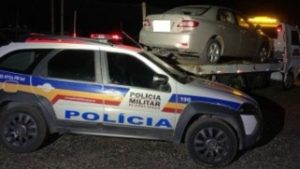 Dupla é detida em Nova Serrana após roubar veículo em Pará de Minas