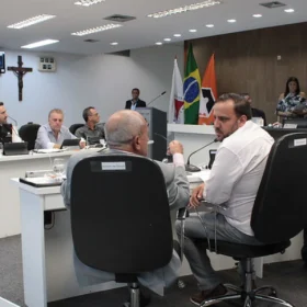 Projeto que cria cargos sem concursos n&atilde;o &eacute; s&oacute; para engenheiros, como diz prefeito