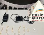 PM apreende pedras de crack e r&aacute;dio comunicador em Ita&uacute;na