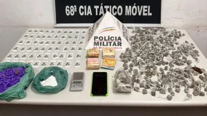 Homem &eacute; preso com drogas e mais de R$3 mil em Nova Serrana