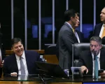 C&acirc;mara aprova texto-base da reforma tribut&aacute;ria em primeiro turno