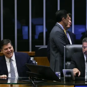 Câmara aprova texto-base da reforma tributária em primeiro turno