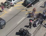 Motociclista fica ferido ap&oacute;s batida com carro na Avenida Paran&aacute; em Divin&oacute;polis
