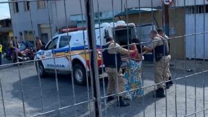 Uma mulher foi presa na tarde desta segunda-feira (04/12) após roubar uma moto de um mototaxista no Córrego do Paiol, em Divinópolis.