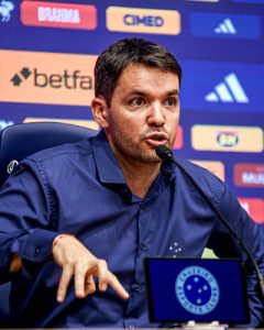 Larcam&oacute;n &eacute; apresentado e Cruzeiro inicia 2024
