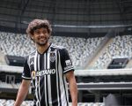 Atlético apresenta Gustavo Scarpa