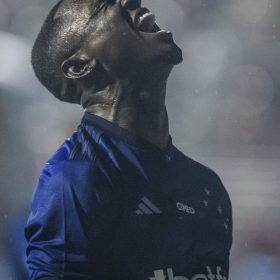 Raposa inica com vit&oacute;ria com as credenciais de Larcam&oacute;n
