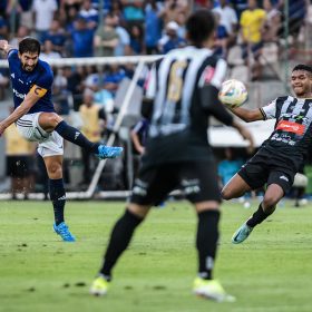 Depois do empate, Larcam&oacute;n fala em refor&ccedil;os