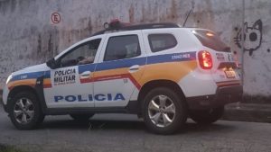 Homem tenta furtar loja e agride c&atilde;o de guarda em Divin&oacute;polis