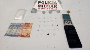 Adolescente &eacute; apreendida com drogas em Divin&oacute;polis