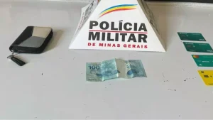 PM prende jovem acusado de furto no Centro de Divinópolis e recupera objetos furtados