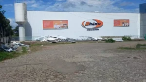 Entrevista: Parte da estrutura da Divine Vidros &eacute; afetada pela forte chuva em Divin&oacute;polis