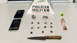 Nova Serrana: Dupla &eacute; detida com tabetes de maconha e papelotes de haxixe