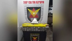 Pol&iacute;cia apreende 100 barras de maconha que seriam entregues em Divin&oacute;polis