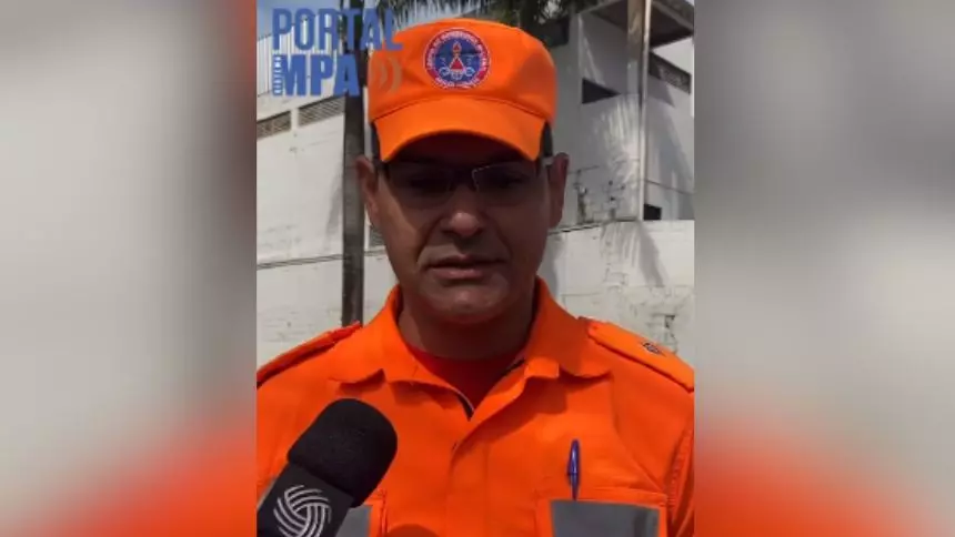 Estrutura met&aacute;lica do Parque de Exposi&ccedil;&otilde;es que caiu com forte chuva est&aacute; sendo retirada