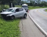 Pedra do Indaiá: Carros batem de frente e 4 pessoas ficam feridas