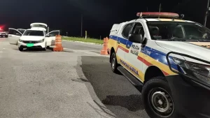 Ap&oacute;s roubo de carro em Bambu&iacute;, acusados s&atilde;o presos em Divin&oacute;polis na MG-050