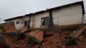 Divin&oacute;polis: Parte de resid&ecirc;ncia desaba no S&atilde;o Roque; 4 pessoas ficam desabrigadas