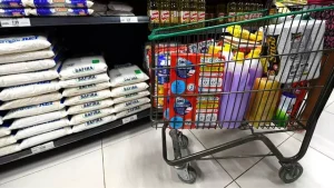 Pre&ccedil;o da cesta b&aacute;sica em 2023 sofre queda de 6,18% se comparado ao ano anterior