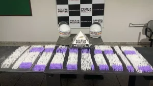 Jovem &eacute; preso com mais de 3 mil pinos de coca&iacute;na; a droga seria distribu&iacute;da em Pitangui, Concei&ccedil;&atilde;o do Par&aacute; e Leandro Ferreira