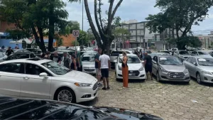 Feir&atilde;o de Ve&iacute;culos no estacionamento da Rodovi&aacute;ria; confira fotos