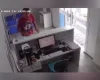 VÍDEO: homem furta celular dentro de clínica em Divinópolis