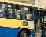 Ônibus se envolve em acidente no Centro de Divinópolis