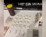 Divinópolis: PM localiza drogas em matagal no bairro Paraíso; dupla é detida
