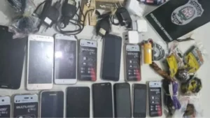 Homem é preso tentando arremessar celulares e drogas na Penitenciária de Formiga