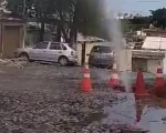 Veja v&iacute;deo: Moradores reclamam de vazamento de &aacute;gua em obra da Copasa em Divin&oacute;polis