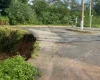 A Prefeitura Municipal de Divinópolis, por meio da Coordenadoria da Defesa Civil, interditou neste sábado (06/01) a Rua Zacarias Guimarães, lateral do Córrego Flecha, no bairro Esplanada.