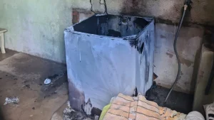 Uma resid&ecirc;ncia pegou fogo no bairro Novo Horizonte, em Formiga, na manh&atilde; desta ter&ccedil;a-feira (23), os bombeiros foram acionados atrav&eacute;s da central de emerg&ecirc;ncias 193 para combater o inc&ecirc;ndio.