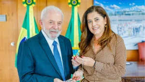 O presidente Luiz In&aacute;cio Lula da Silva se reuniu nesta quarta-feira (24) com a presidente do PT, Gleisi Hoffman, e a deputada Gleide Andrade para discutir sobre o pa&iacute;s, o partido e as perspectivas para os munic&iacute;pios no ano de 2024.