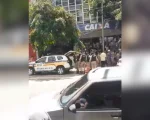Na tarde desta segunda-feira (29) uma confusão foi registrada por moradores na Avenida Primeiro de Junho, no Centro de Divinópolis.