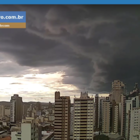 Vídeo mostra a formação da chuva que destruiu a estrutura do Parque de Exposições de Divinópolis