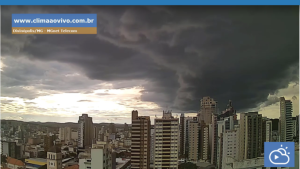 Vídeo mostra a formação da chuva que destruiu a estrutura do Parque de Exposições de Divinópolis