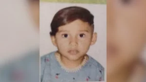 Uma crian&ccedil;a de Ita&uacute;na, Kadu Emmanuel de Oliveira Menezes, de 5 anos, &eacute; uma das v&iacute;timas que morreram no acidente na BR-116, em Campan&aacute;rio, na noite desta sexta-feira (12).