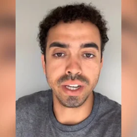 O influenciador de Divinópolis, Vitão da Muriçoca, teve da alta do hospital nesta quinta-feira (04), após um acidente em Juatuba.