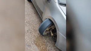 Um homem divulgou um v&iacute;deo nas redes sociais para alertar sobre um buraco no meio da rodovia BR-494, logo ap&oacute;s o trevo do Serra Verde, sentido Nova Serrana.