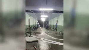 Veja v&iacute;deo: forro de escola municipal cede ap&oacute;s temporal em Carmo do Cajuru